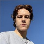 Profesor de inglés imparte clases a alumnos de todas las etapas de educación secundaria obligatoria y bachillerato